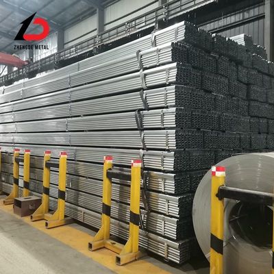 Pipa di acciaio galvanizzato di alta qualità Ss330 Ss400 S235jr Q195 Q235 Q345 Spessore 0.6-25mm Dimensione e superficie personalizzate Quadrato/rettaglia Pipa di acciaio galvanizzato con prezzo dei produttori
